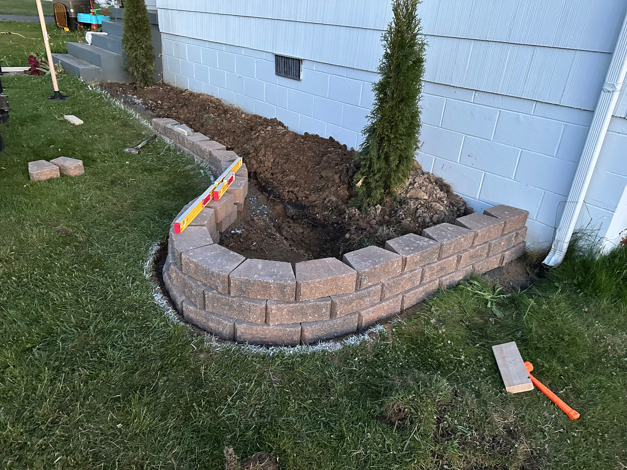 New curved retaining wall around garden bed