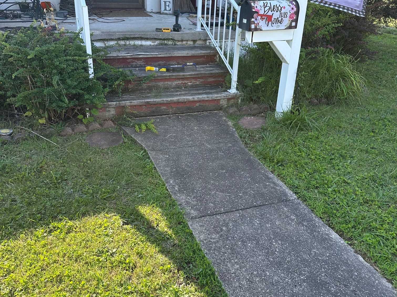 Front steps and walkway before replacement
