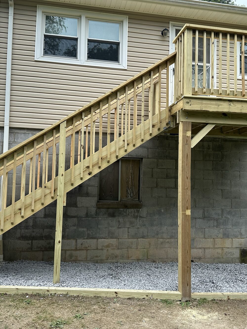 New deck staircase and railing