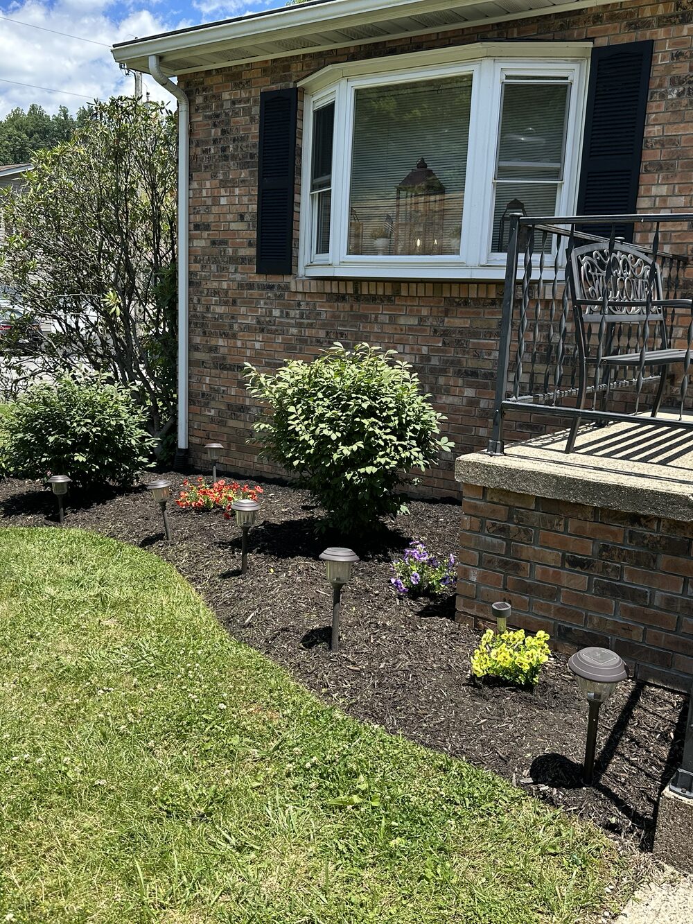 Freshly finished landscaping and mulch bed